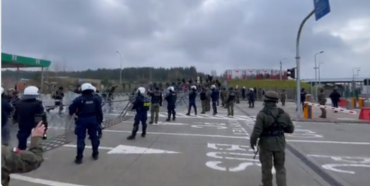 Група мігрантів прорвала білоруський кордон